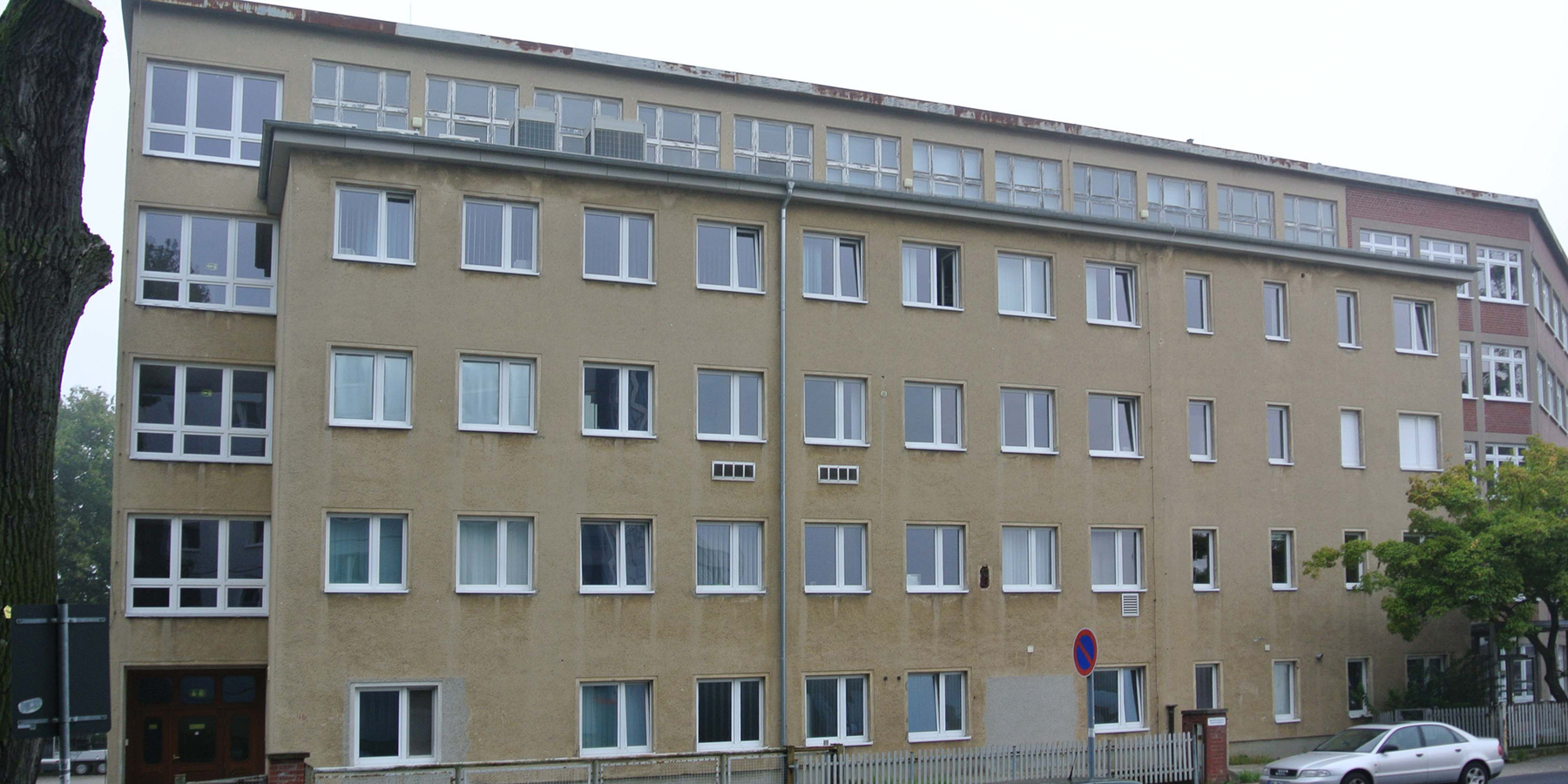 So sah die unsanierte  Fassade des Labortrakts mal aus. © 2017 Betrieb für Bau und Liegenschaften Mecklenburg-Vorpommern