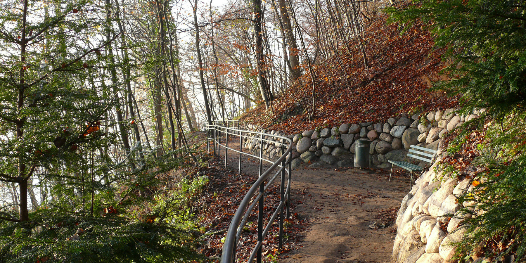 Zur Sicherung gegen Erosion wurden Mauern aus Findlingen gesetzt. © 2017 Betrieb für Bau und Liegenschaften Mecklenburg-Vorpommern
