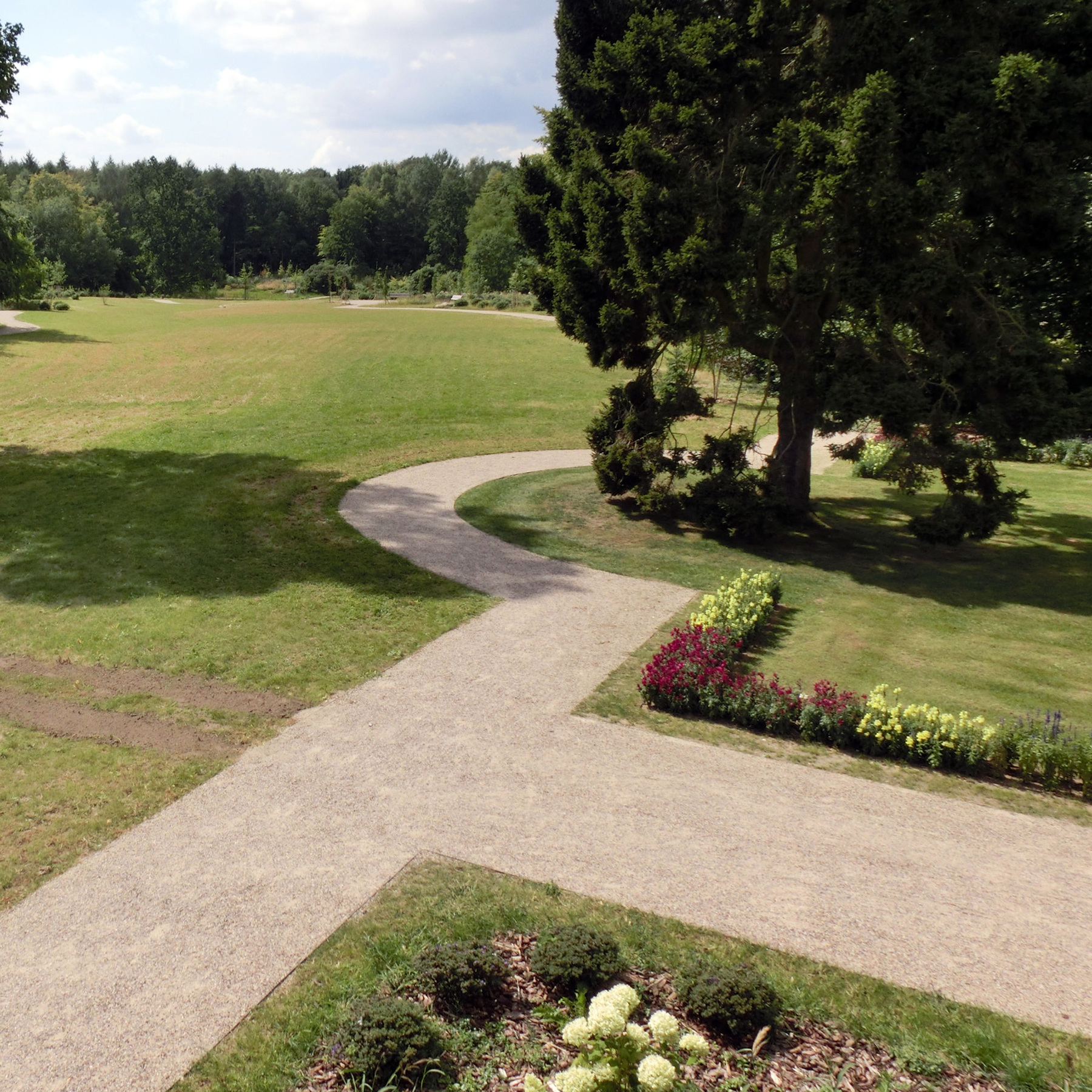 Restaurierte Wege im Schlosspark. © 2017 Betrieb für Bau und Liegenschaften Mecklenburg-Vorpommern