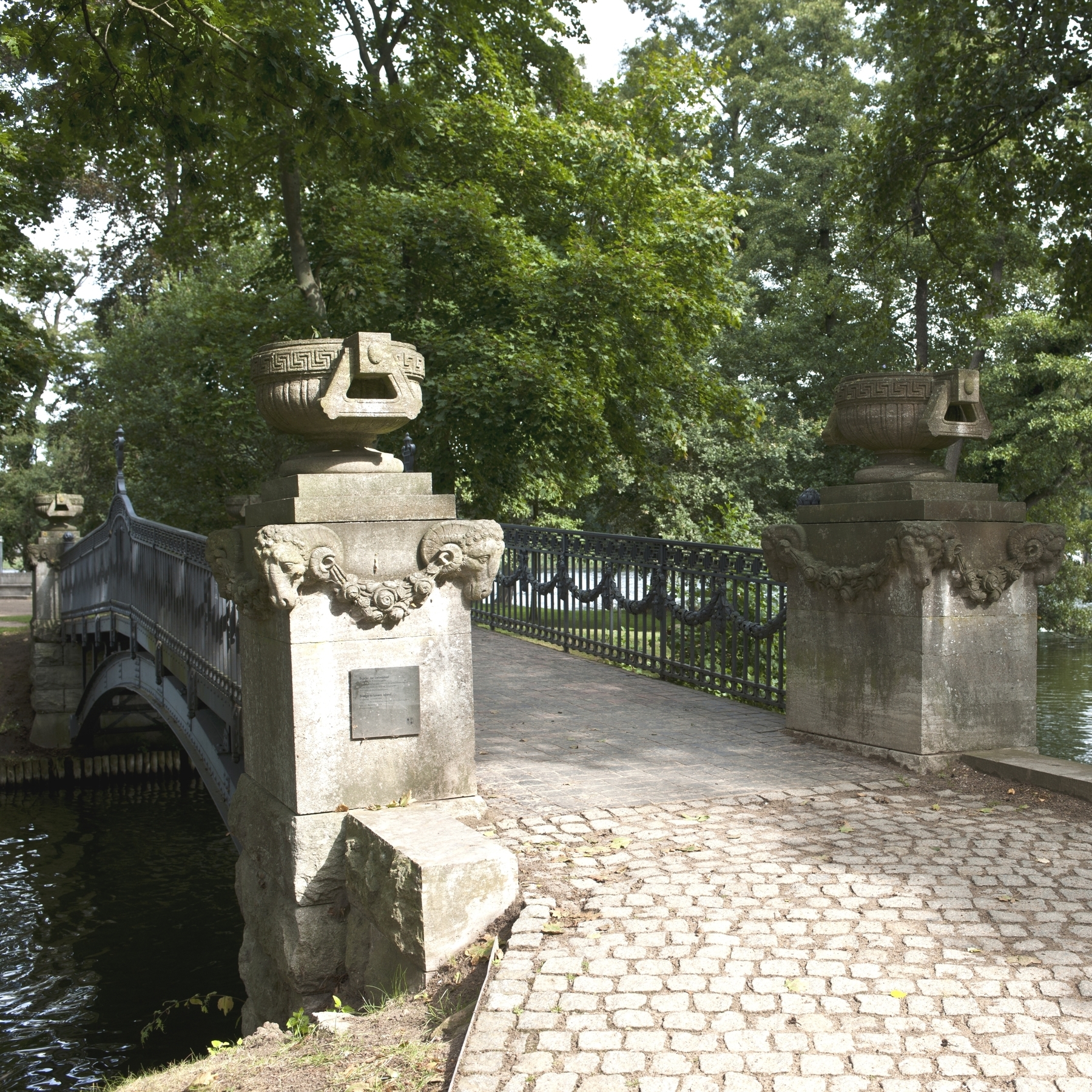 Blick auf die Brücke die zu Liebesinsel führt.. © 2017 Betrieb für Bau und Liegenschaften Mecklenburg-Vorpommern