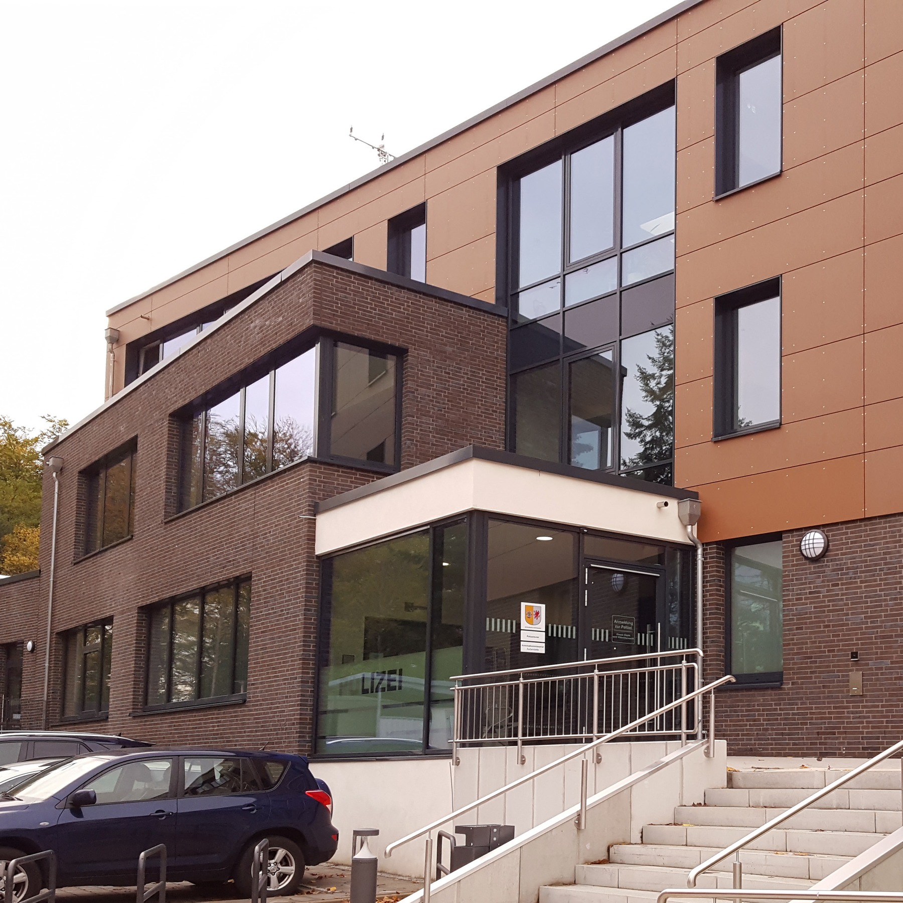 Blick auf den Haupteingang © 2017 Betrieb für Bau und Liegenschaften Mecklenburg-Vorpommern