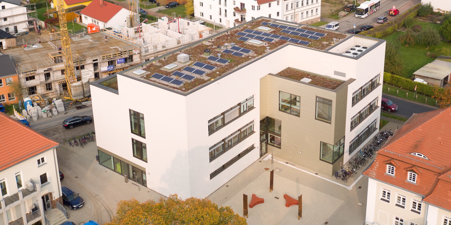Horizont, Stadtbild und Labor- und Seminargebäude - Luftbild vom 17. Oktober 2017. © 2017 Betrieb für Bau und Liegenschaften Mecklenburg-Vorpommern