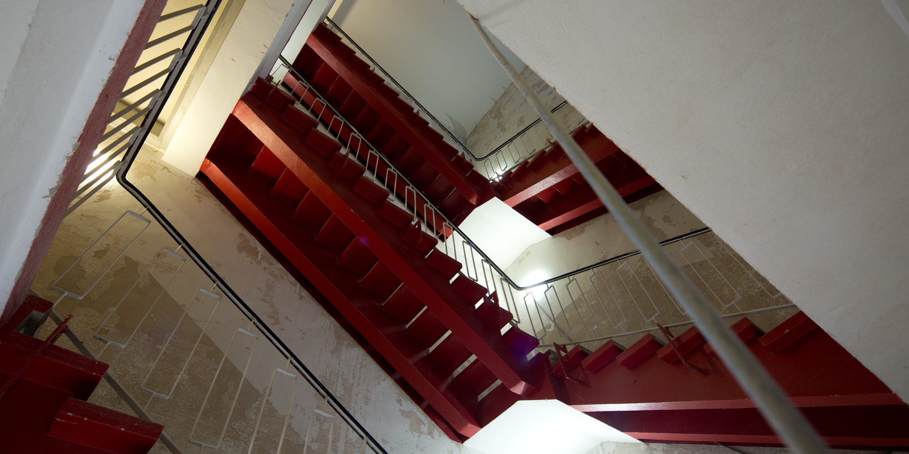 Blick in das damalige noch unsanierte Treppenhaus. © 2017 Betrieb für Bau und Liegenschaften Mecklenburg-Vorpommern