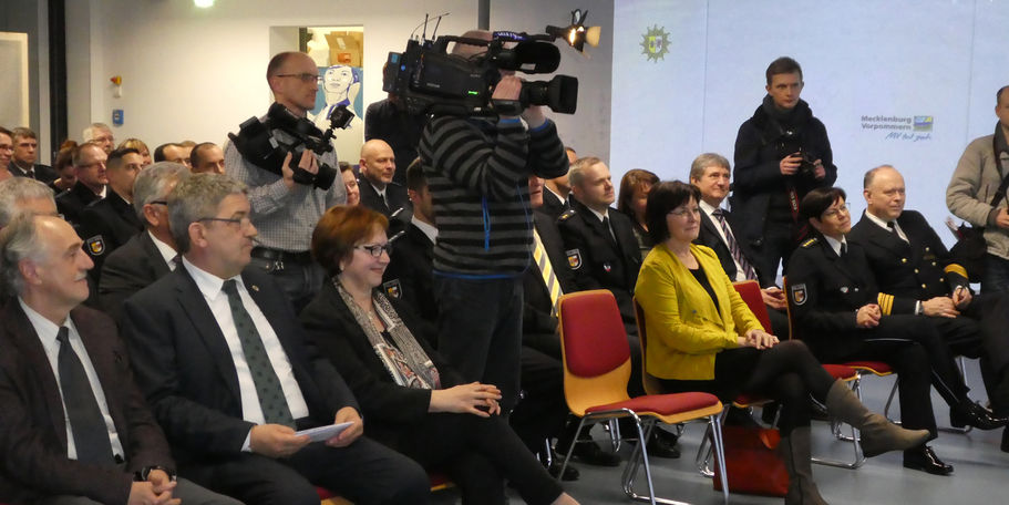 Begleitet wurde die Übergabe durch das Fernsehteam des NDR. © 2018 Betrieb für Bau und Liegenschaften Mecklenburg-Vorpommern