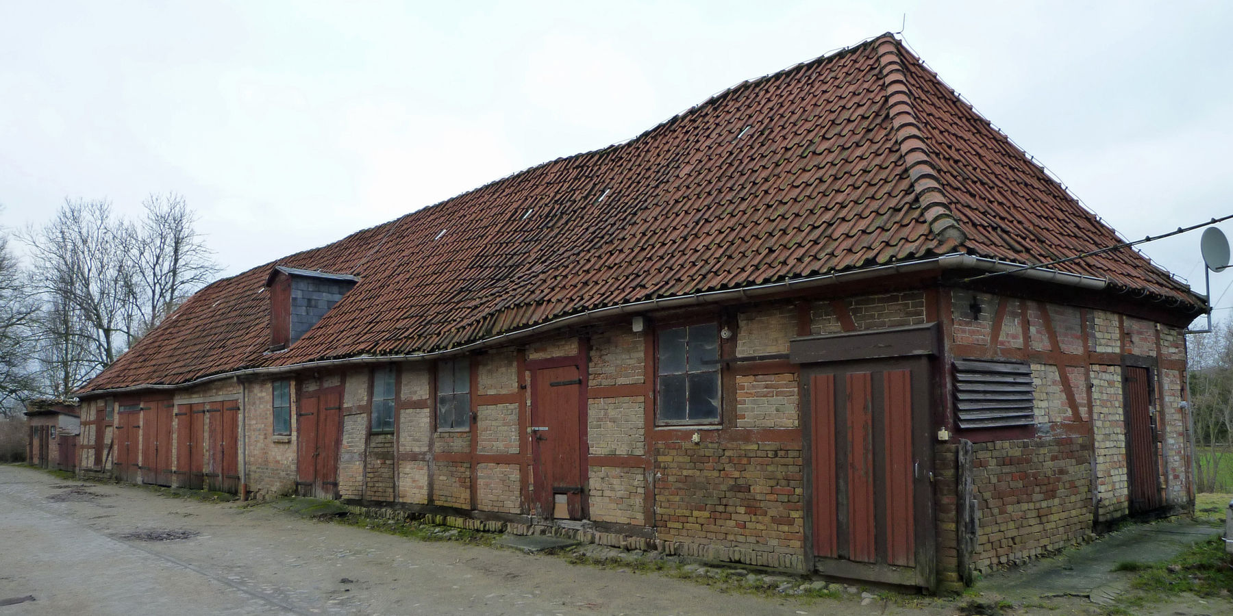 Derzeit wird das Haus 14 durch Sandboxen statisch gesichert. © 2018 Betrieb für Bau und Liegenschaften Mecklenburg-Vorpommern