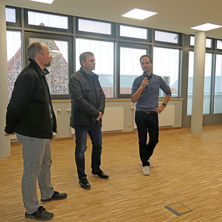 v.l.n.r.: Der Architekt Herr Andreas Baier, Dezernent SM 2 Herr Ralf Niendorf und Herr Prof. Dr. Oliver Krämer von der HMT während der Technischen Übergabe. © 2019 Betrieb für Bau und Liegenschaften Mecklenburg-Vorpommern