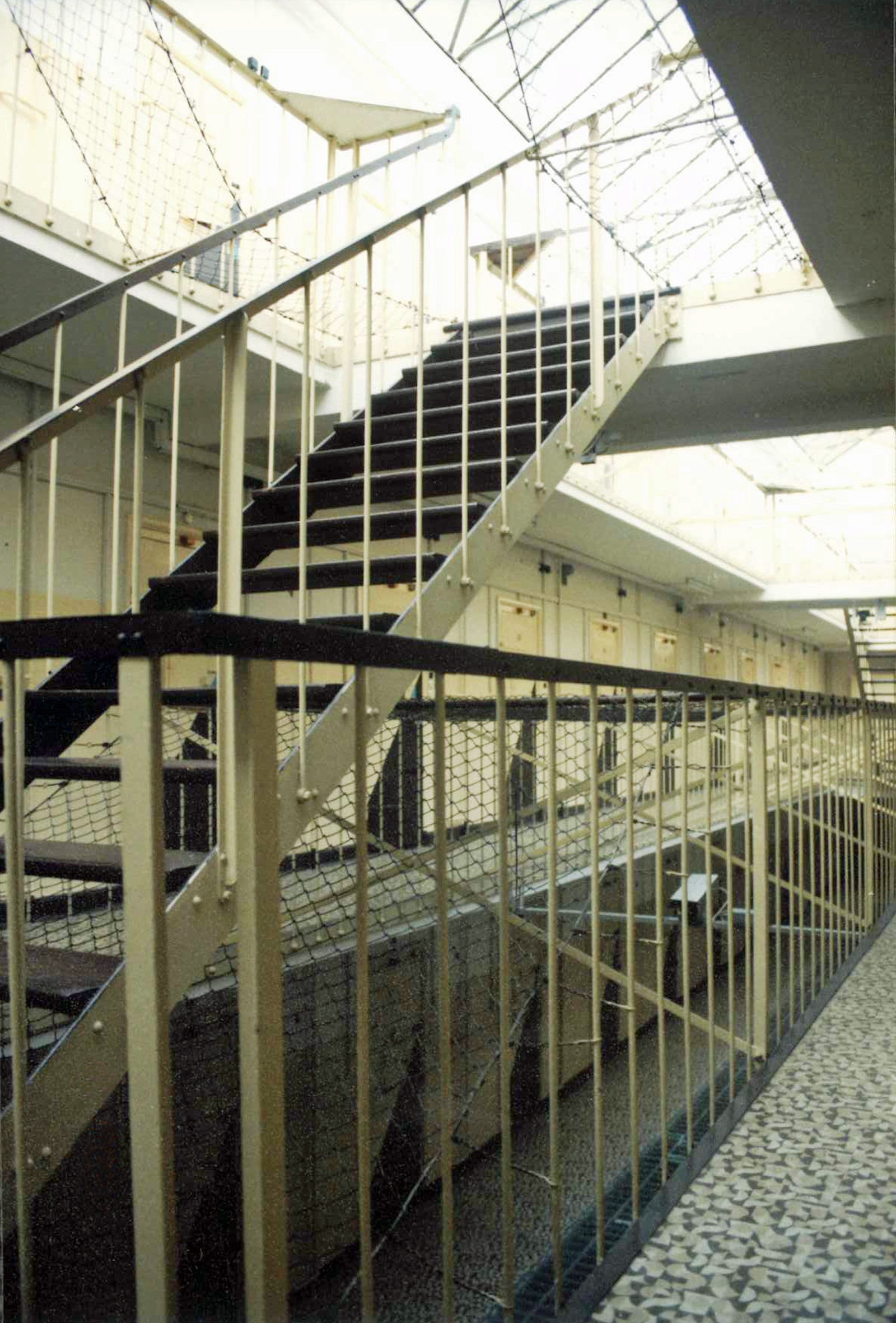 Treppe im Lichthof © 2019 Betrieb für Bau und Liegenschaften Mecklenburg-Vorpommern