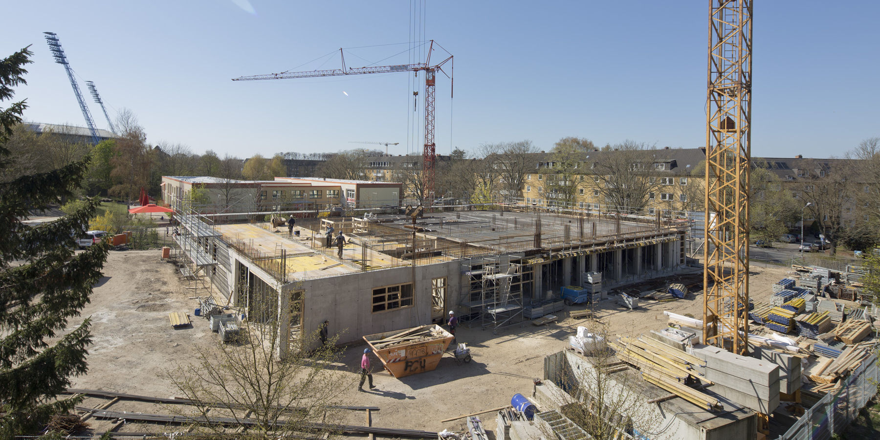 Ostseestadtion, Kindertagesstätte  Butzemannhaus , WIRO-Parkhaus und Wohnbebauung - das Biomedicum schließt in Rostock-Reutershagen eine städtebauliche Lücke an der Kopernikusstraße. © 2019 Betrieb für Bau und Liegenschaften Mecklenburg-Vorpommern