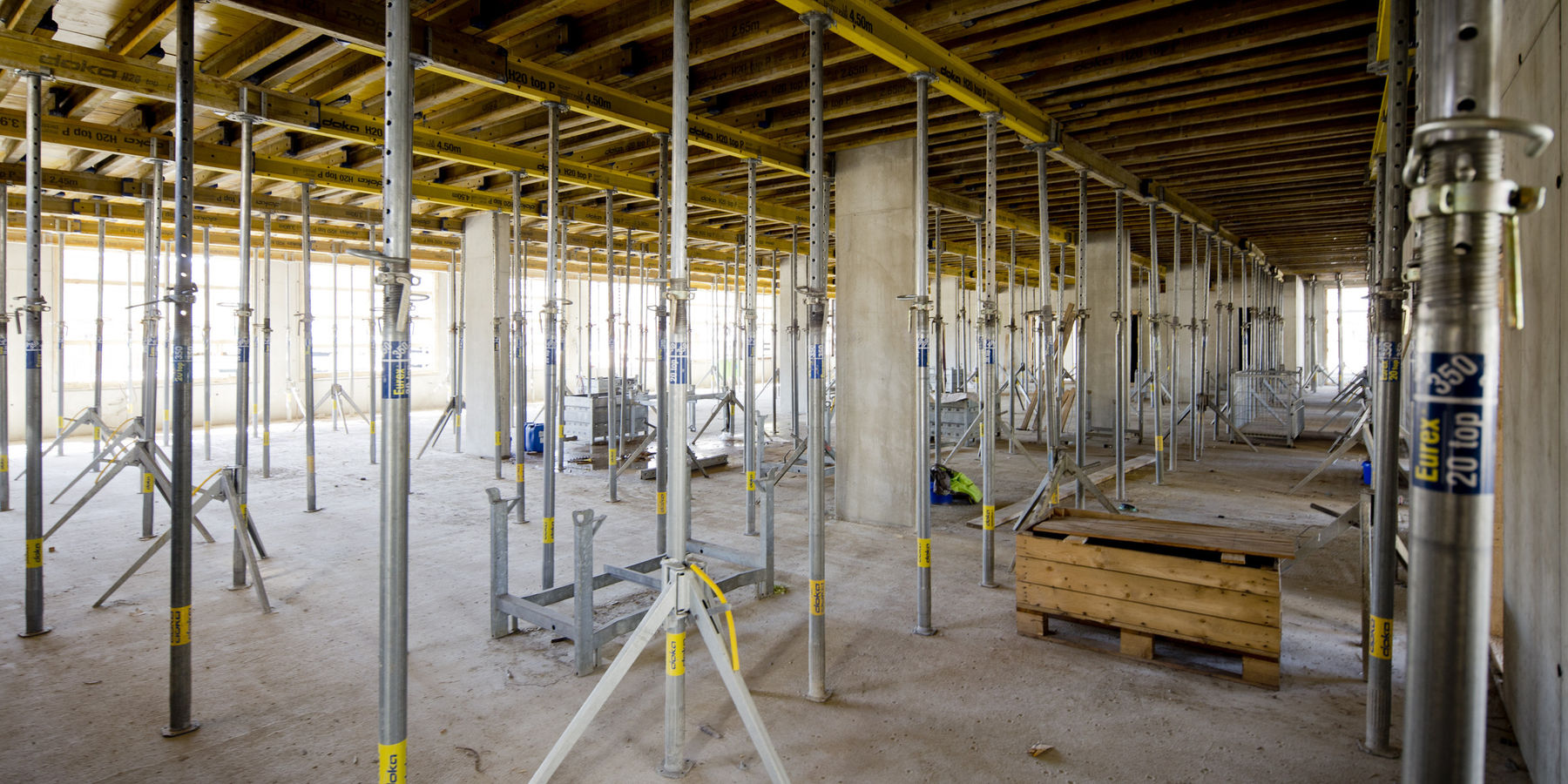 Das ist keine Simulation! Die Schalung für die Decke des Erdgeschosses ist gesetzt. Hier wird später die Simulationsarena entstehen. © 2019 Betrieb für Bau und Liegenschaften Mecklenburg-Vorpommern