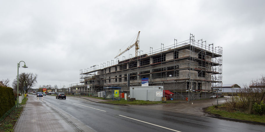 Präsent! Das neue Dienstgebäude der Polizei wird ab Mitte 2021 der Blickfang am Sanitzer Ortseingang. © 2020 Christian Hoffmann, Finanzministerium Mecklenburg-Vorpommern