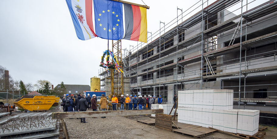 Flagge zeigen - Das Staatliche Bau- und Liegenschaftsamt Rostock setzt in Mecklenburg-Vorpommern u. a. Bauprojekte für das Land sowie den Bund um. © 2020 Christian Hoffmann, Finanzministerium Mecklenburg-Vorpommern