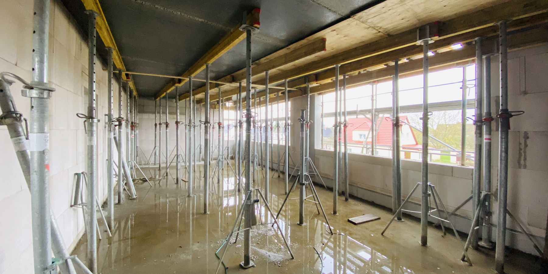 Standhaft bleiben - Abstützung der Decke im dritten Geschoss. © 2020 Christian Hoffmann, Finanzministerium Mecklenburg-Vorpommern