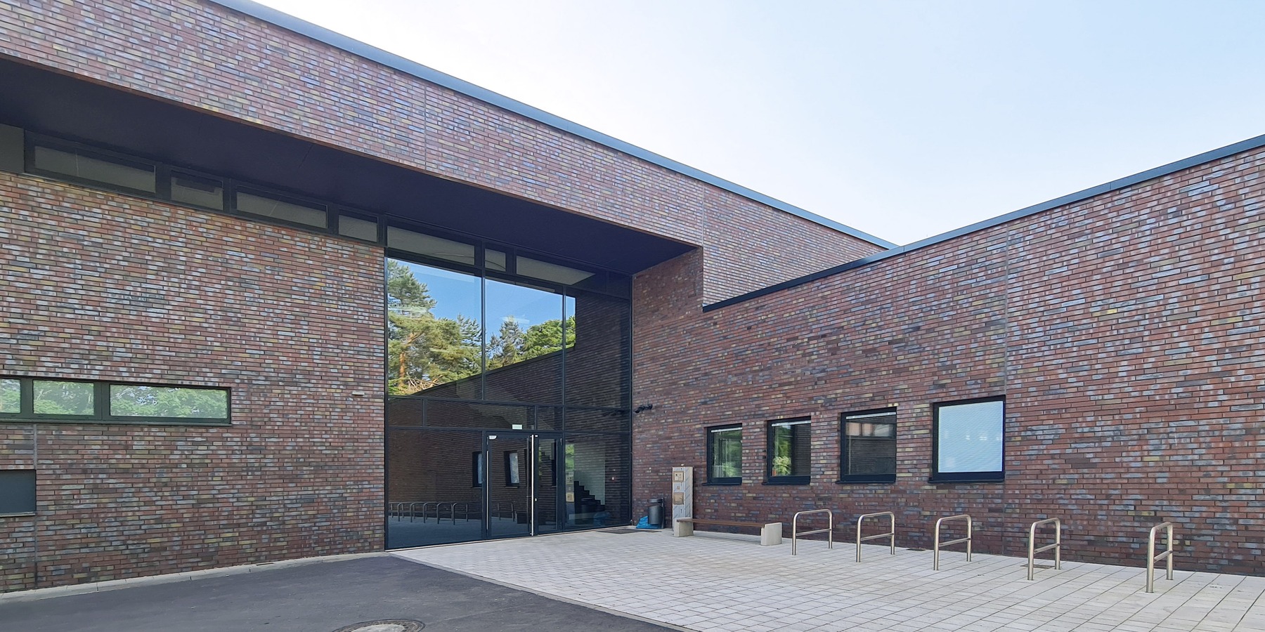 Eingang des Gebäudes © @2020 Staatliches Bau- und Liegenschaftsamt Neubrandenburg