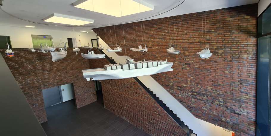 Blick vom Obergeschoss auf die Kunstinstallation © 2020 Staatliches Bau- und Liegenschaftsamt Neubrandenburg