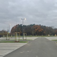 Knapp 400 Fahrzeuge können hier abgestellt werden. © 2020 Polizeipräsidium Rostock