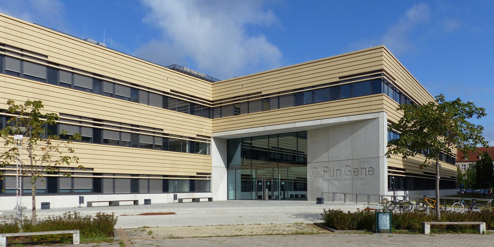 Neubau CFGM - Südseite mit Haupteingang vom Berthold-Beitz-Platz © 2020 Staatliches Bau- und Liegenschaftsamt Greifswald