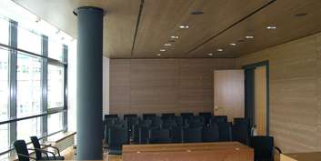 Blick in den Sitzungssaal © 2005 Betrieb für Bau und Liegenschaften Mecklenburg-Vorpommern