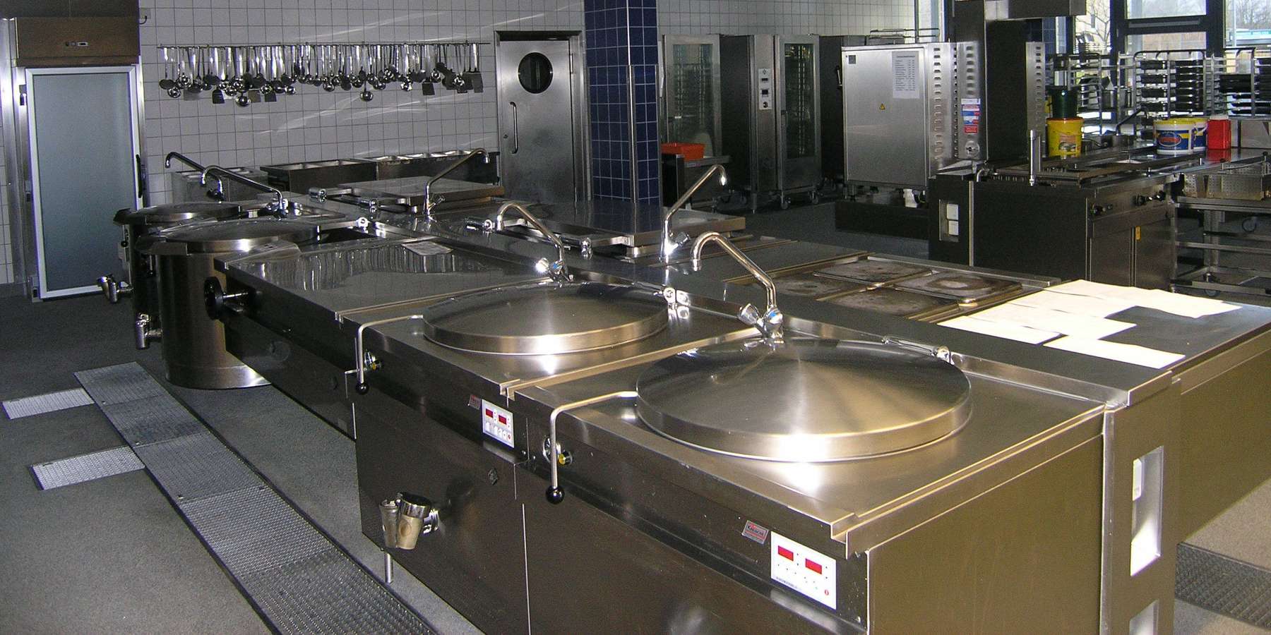 Blick in die Mensaküche © 2005 bbl-mv