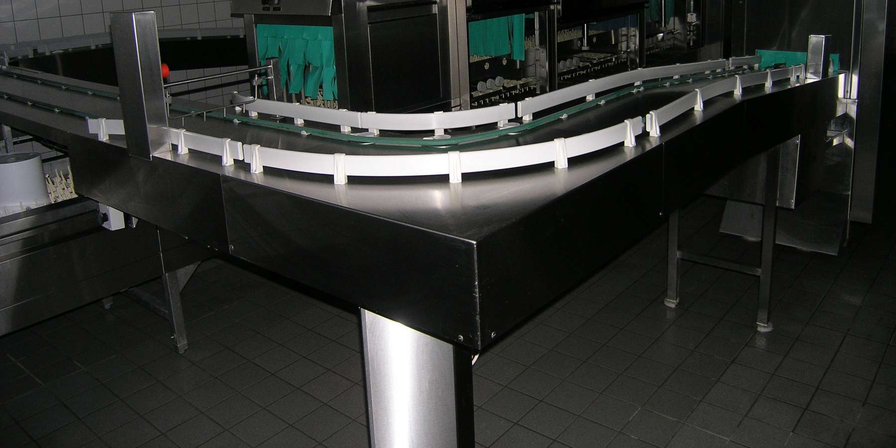 Moderne Geschirrspülanlage © 2005 bbl-mv