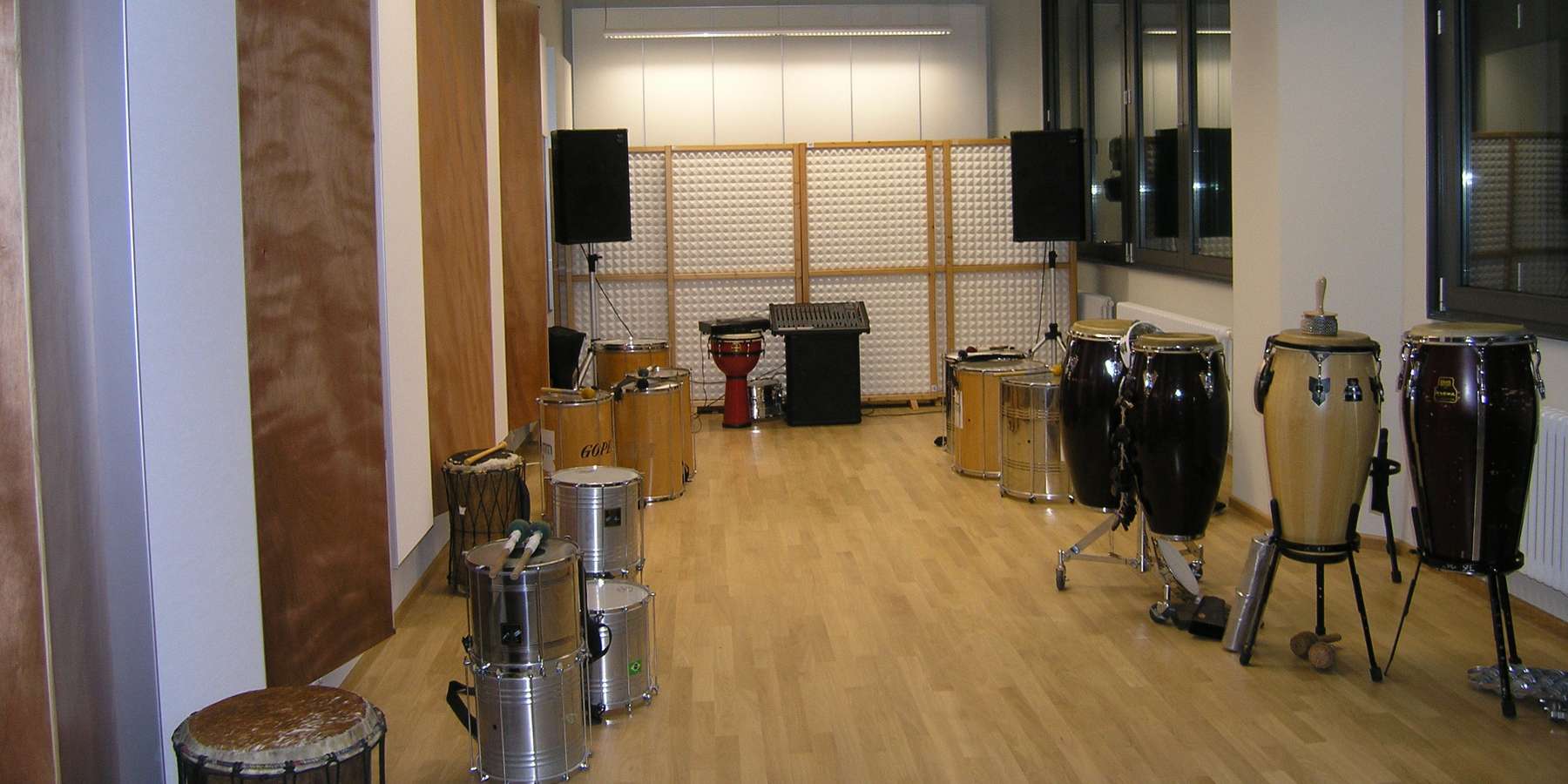 Blick in den Aufnahmeraum des Musikstudios © 2005 bbl-mv