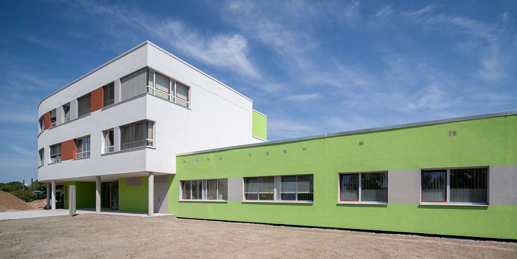 Fassade und Außenanlagen © 2008 Betrieb für Bau und Liegenschaften Mecklenburg-Vorpommern