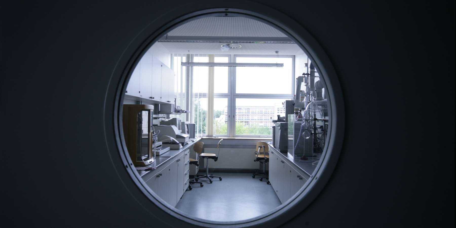 Blick in ein Chemielabor des Fachbereiches Agrarwirtschaft im Haus 3 © 2009 Betrieb für Bau und Liegenschaften Mecklenburg-Vorpommern