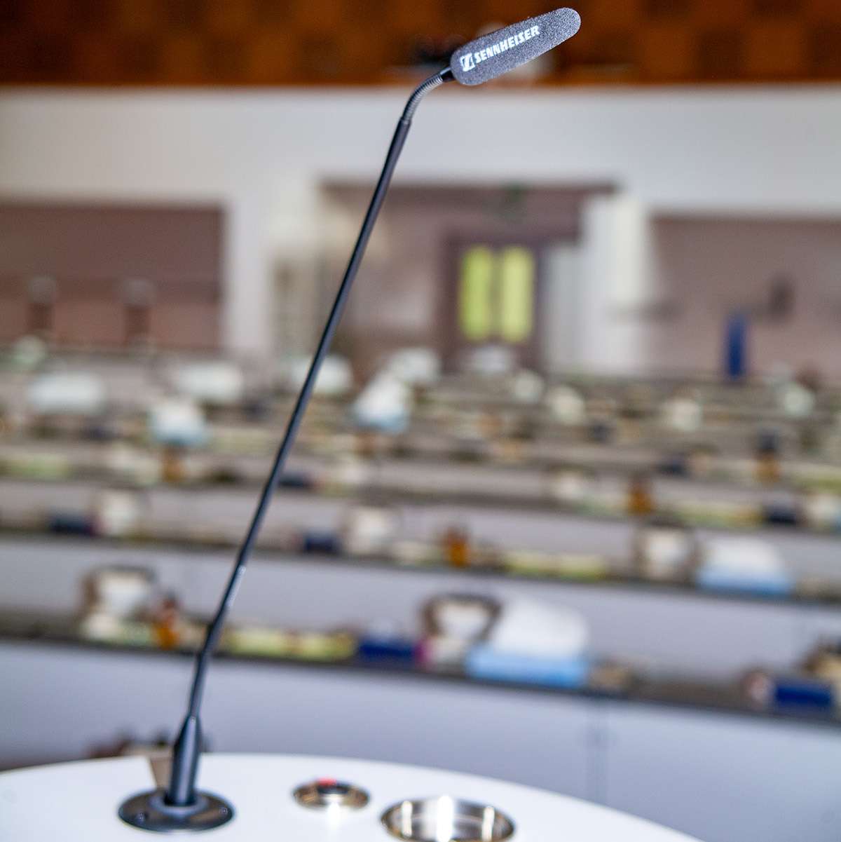 Mikrofon   Mikroskope - mit modernster Medientechnik ausgestattet können die Medizinstudenten nun auch hier ausgebildet Universitätsklinikum Rostock werden. © 2010 Betrieb für Bau und Liegenschaften Mecklenburg-Vorpommern