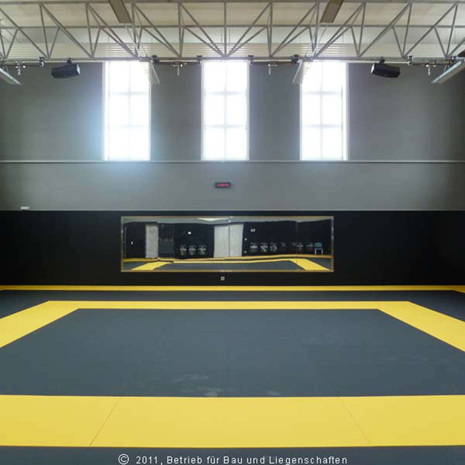 Blick in die Trainingshalle © 2011 Betrieb für Bau und Liegenschaften Mecklenburg-Vorpommern