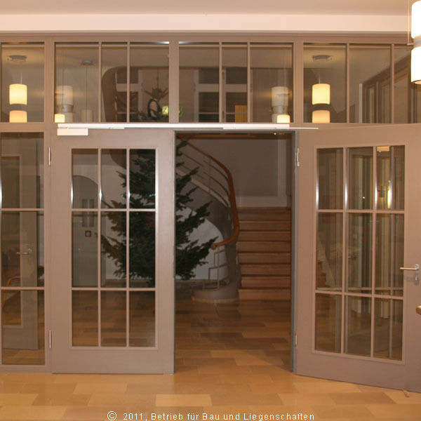 Blick in das sanierte Treppenhaus © 2011 Betrieb für Bau und Liegenschaften Mecklenburg-Vorpommern