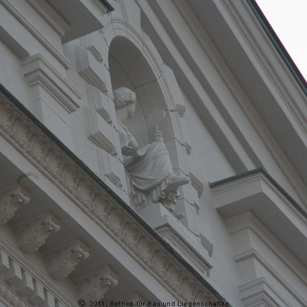 Skulptur Prudentia am Westgiebel © 2011 Betrieb für Bau und Liegenschaften Mecklenburg-Vorpommern