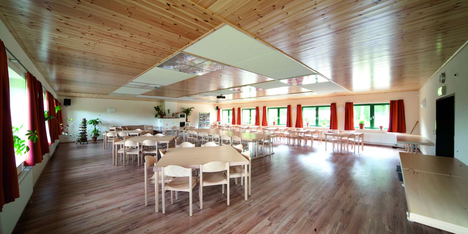 Blick in den sanierten Speisesaal © 2011 Betrieb für Bau und Liegenschaften Mecklenburg-Vorpommern