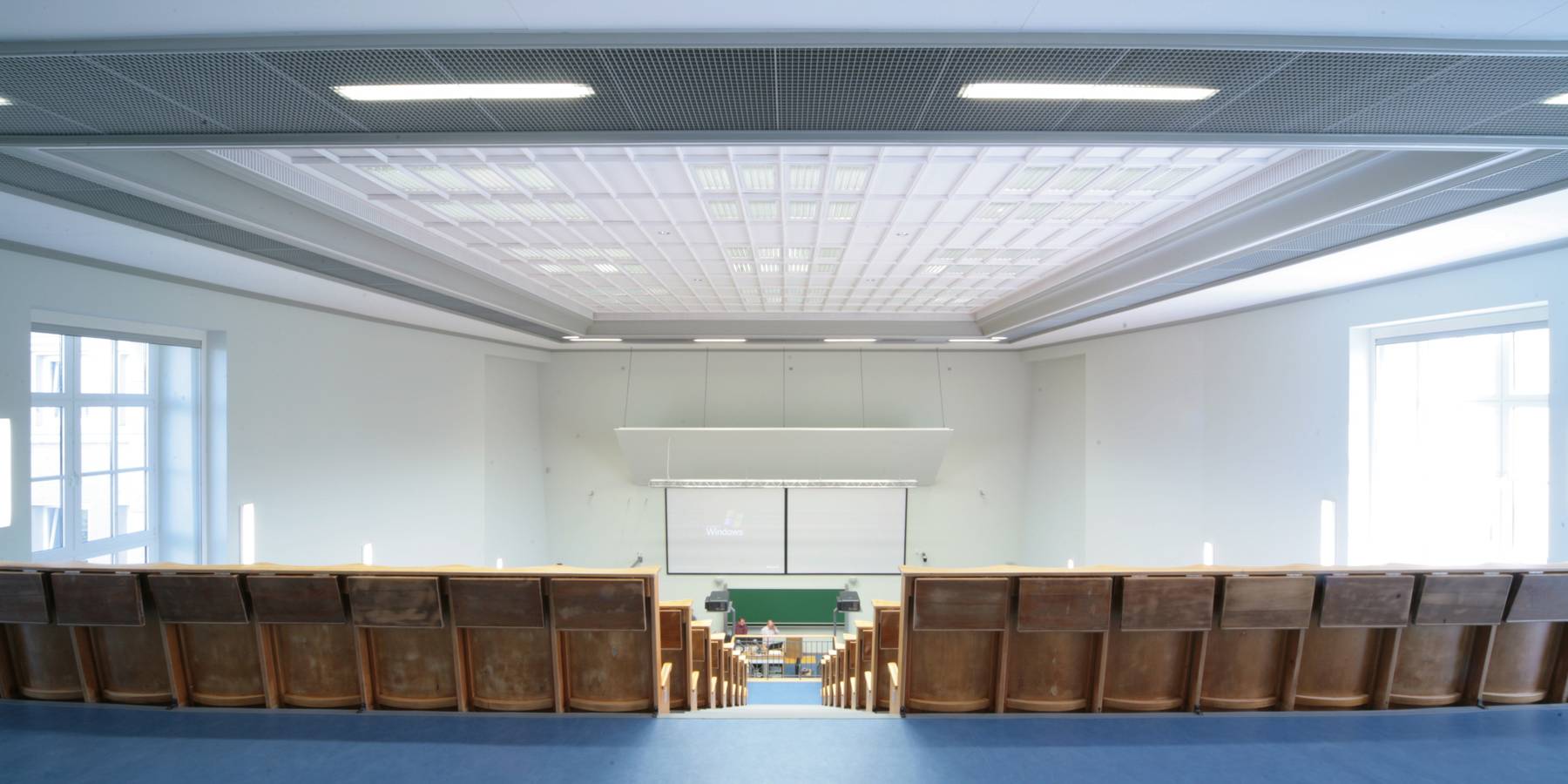 Aus dem Konjunkturpaket II finanziert: Hörsaal im Zentrum der Inneren Medizin am Klinikum der Universität Rostock. © 2010 Christian Hoffmann, FM M-V