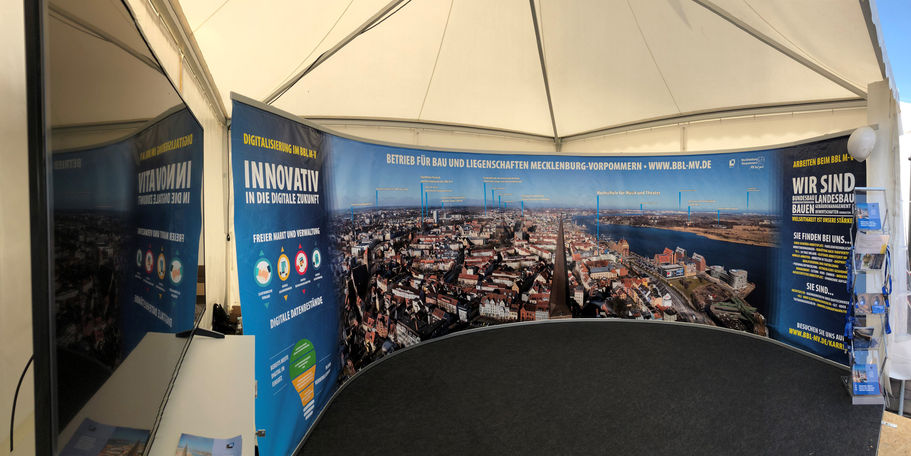 Das Banner mit dem Blick auf Rostock. © 2018 Betrieb für Bau und Liegenschaften Mecklenburg-Vorpommern