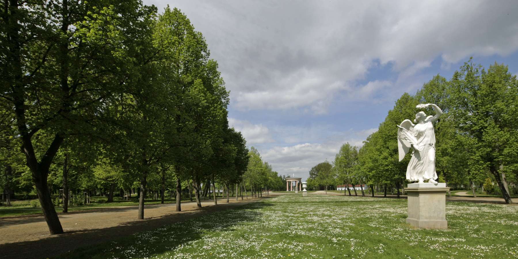 Herrichtung des Rasenparterre Schlossgarten Neustrelitz © 2018 Betrieb für Bau und Liegenschaften Mecklenburg-Vorpommern