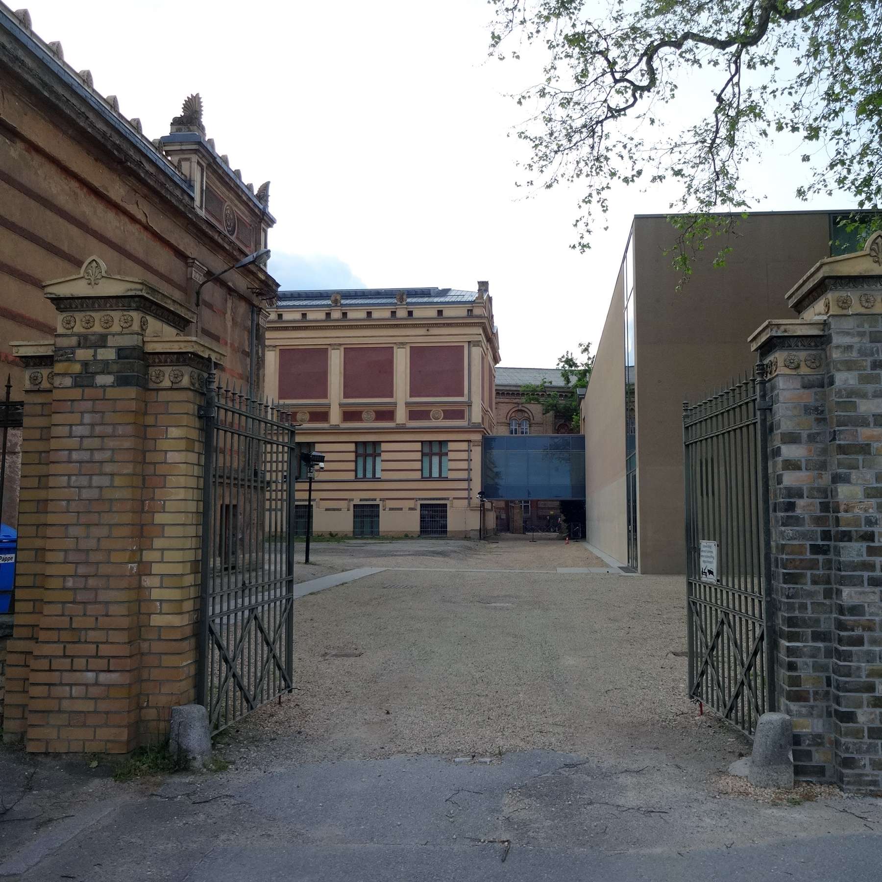 Staatliches Museum Schwerin - Restaurierung der Fassade und Neugestaltung der Außenanlagen im Innenhof © 2018 Betrieb für Bau und Liegenschaften Mecklenburg-Vorpommern