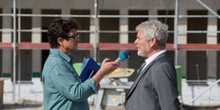 Steht Rede und Antwort: Dr. Thomas Meyer-Bohe, im BBL M-V für den Bundesbau verantwortlich im Interview mit Jürgen Opel vom NDR. © 2018 Betrieb für Bau und Liegenschaften Mecklenburg-Vorpommern