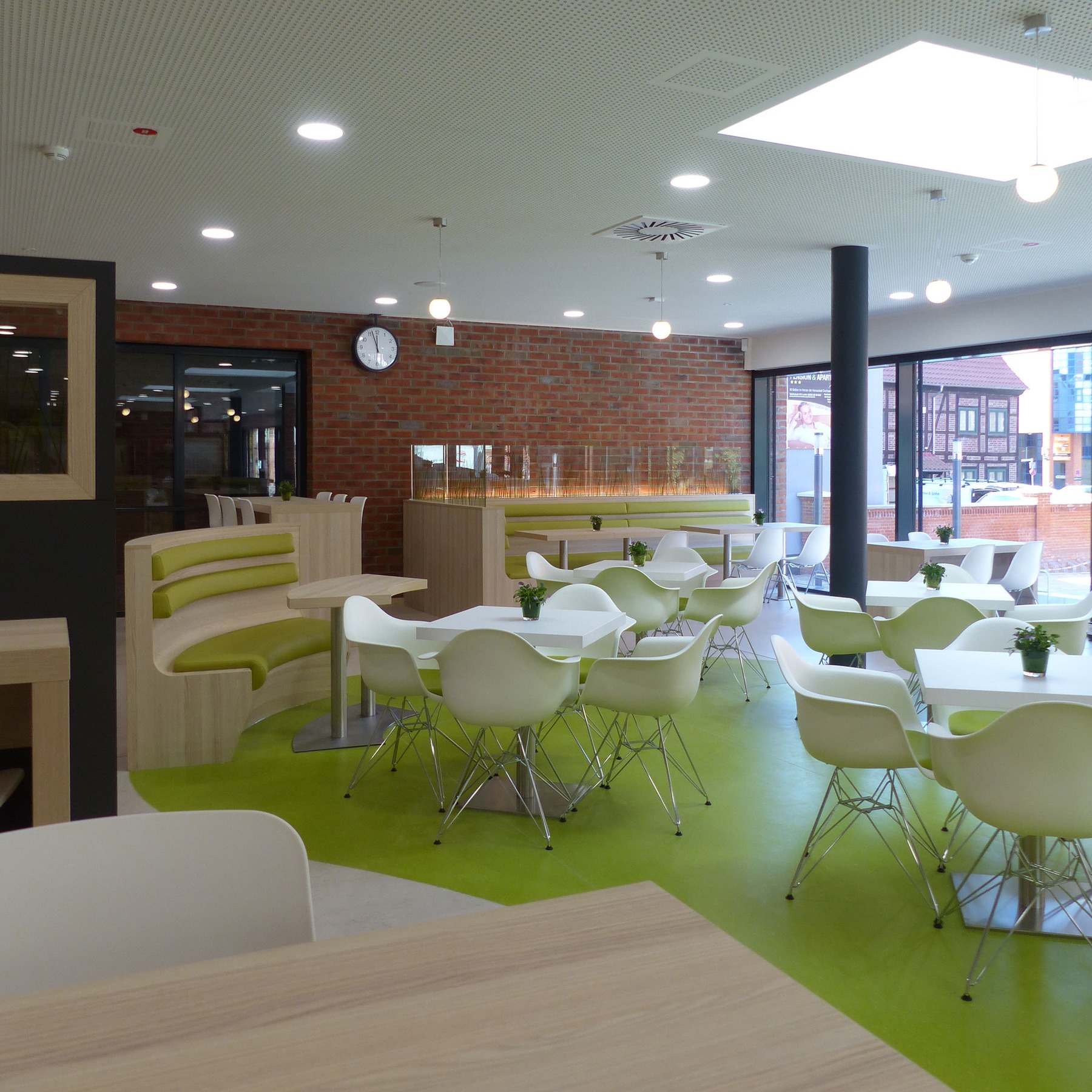 Cafeteria Ins Grüne lädt zum Speisen und Verweilen ein © 2018 Betrieb für Bau und Liegenschaften Mecklenburg-Vorpommern