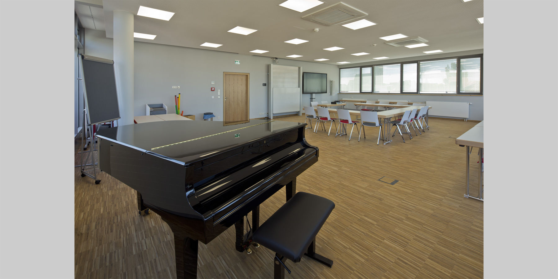 Beflügelt! In diesem hellen Raum und mit neuester Medientechnik lässt es sich sehr gut arbeiten. © 2019 Betrieb für Bau und Liegenschaften Mecklenburg-Vorpommern