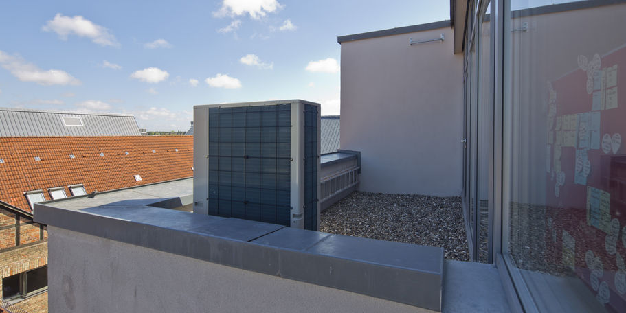 Cool! Die Klimaanlage sorgt für angemessene Temperaturen im Seminarraum. © 2019 Betrieb für Bau und Liegenschaften Mecklenburg-Vorpommern