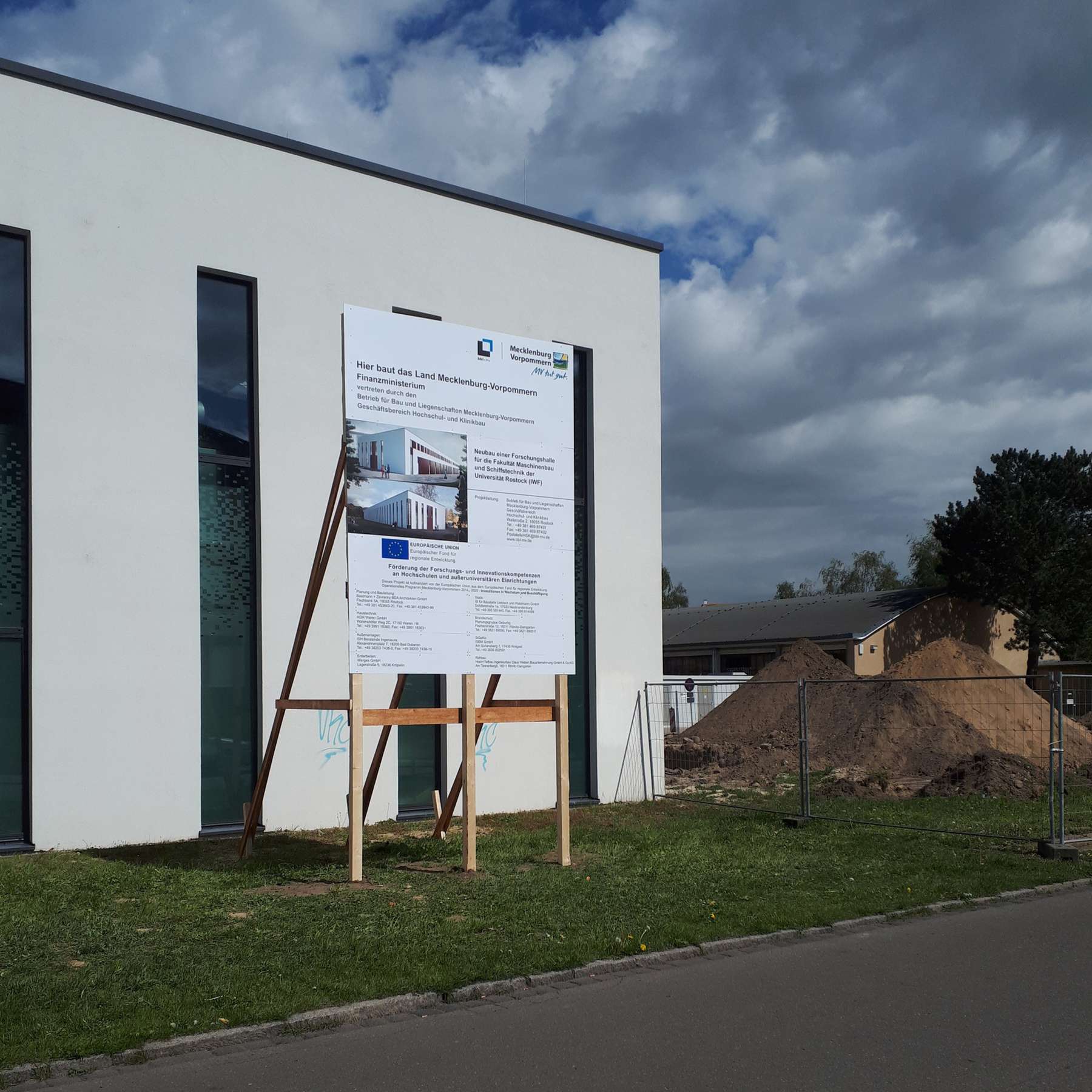 Das Baustellenschild steht seit Mai 2019. © 2019 Betrieb für Bau und Liegenschaften Mecklenburg-Vorpommern