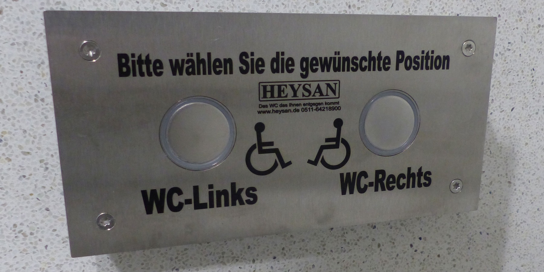 Die Position des WC-Beckens kann in den rollstuhlgerechten Sanitärzellen je nach Bedarf verschoben werden. © 2019 Betrieb für Bau und Liegenschaften Mecklenburg-Vorpommern