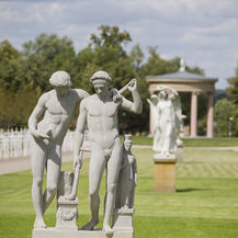 Denkmalgerecht restauriert. Der Schlossgarten ist für 7,4 Millionen Euro wieder erlebbar. Die feierliche Übergabe vom Finanzminister Reinhard Meyer an Neustrelitz  Bürgermeister Andreas Grund fand am 14. August 2019 statt. © 2019 Betrieb für Bau und Liegenschaften Mecklenburg-Vorpommern