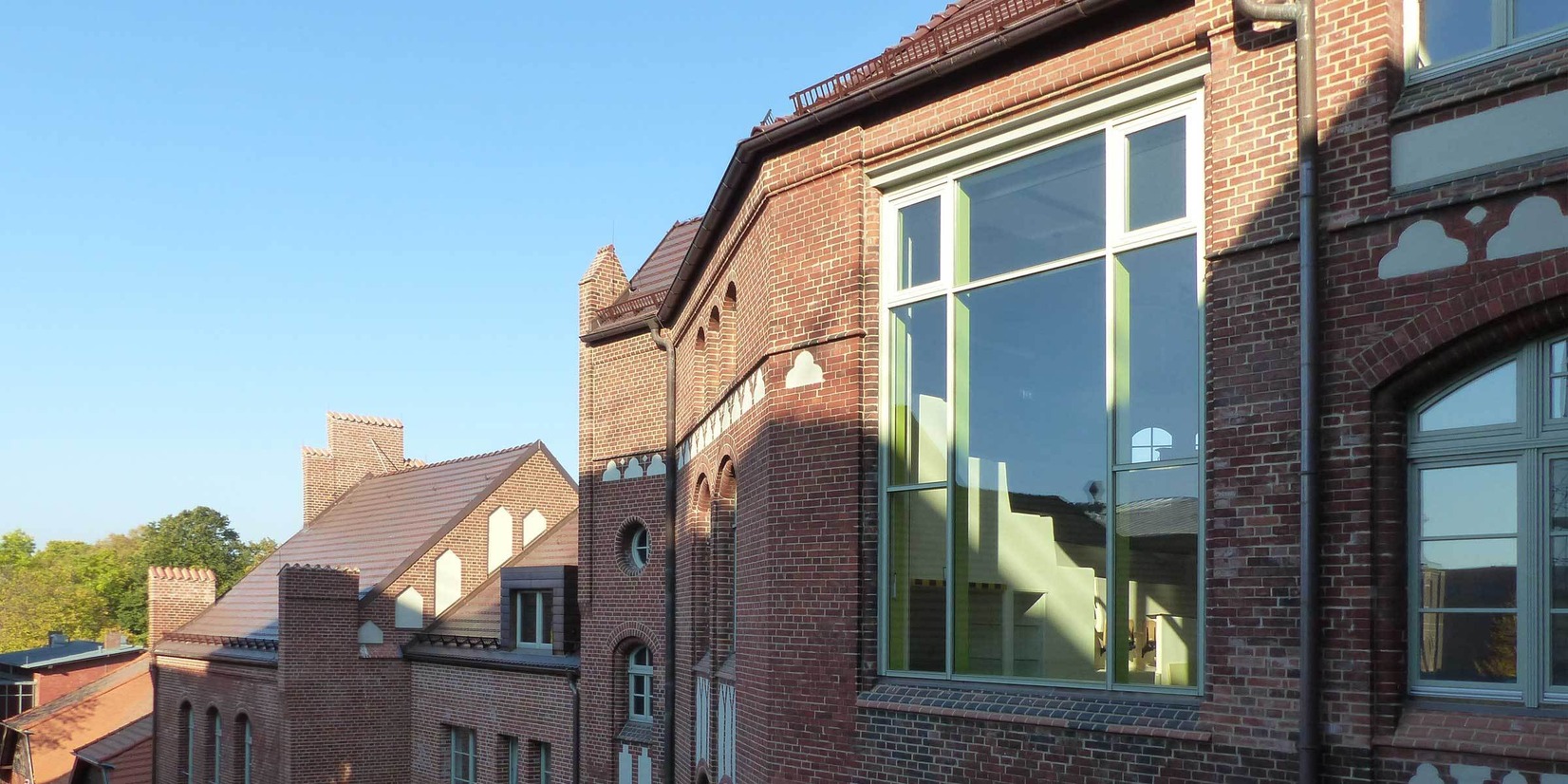 Hofansicht mit Hörsaalfenster © 2018 Betrieb für Bau und Liegenschaften Mecklenburg-Vorpommern