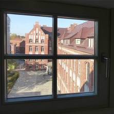 Blick vom Dachgeschoss des Ostflügels auf die langgestreckte südseitige Hoffassade © 2018 Betrieb für Bau und Liegenschaften Mecklenburg-Vorpommern