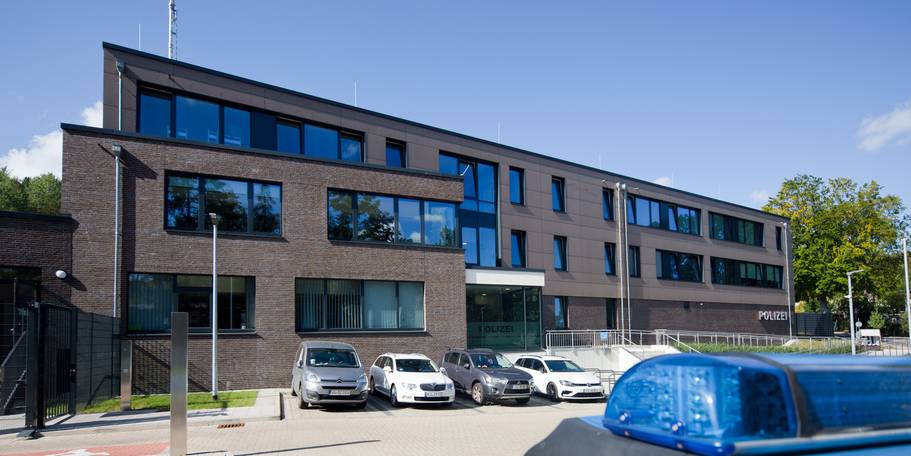 Eine Eigenplanung des BBL M-V wurde erstmals in Heringsdorf umgesetzt. Ein weiteres Polizeirevier nach dieser (Muster)Planung ist 2021 in Sanitz entstanden. © 2019 Betrieb für Bau und Liegenschaften Mecklenburg-Vorpommern