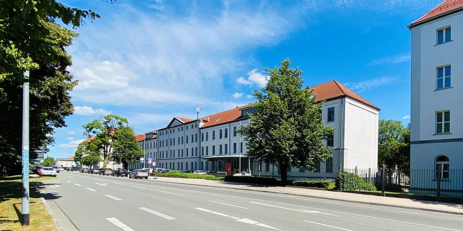 In der Werderstraße 4 ist das SBL untergebracht. Das Gebäude war bis zur politischen Wende in den 1990er Jahren Teil der Werderkaserne und wurde seit seiner Erbauung 1870 militärisch genutzt. © 2020 Christian Hoffmann, FM MV