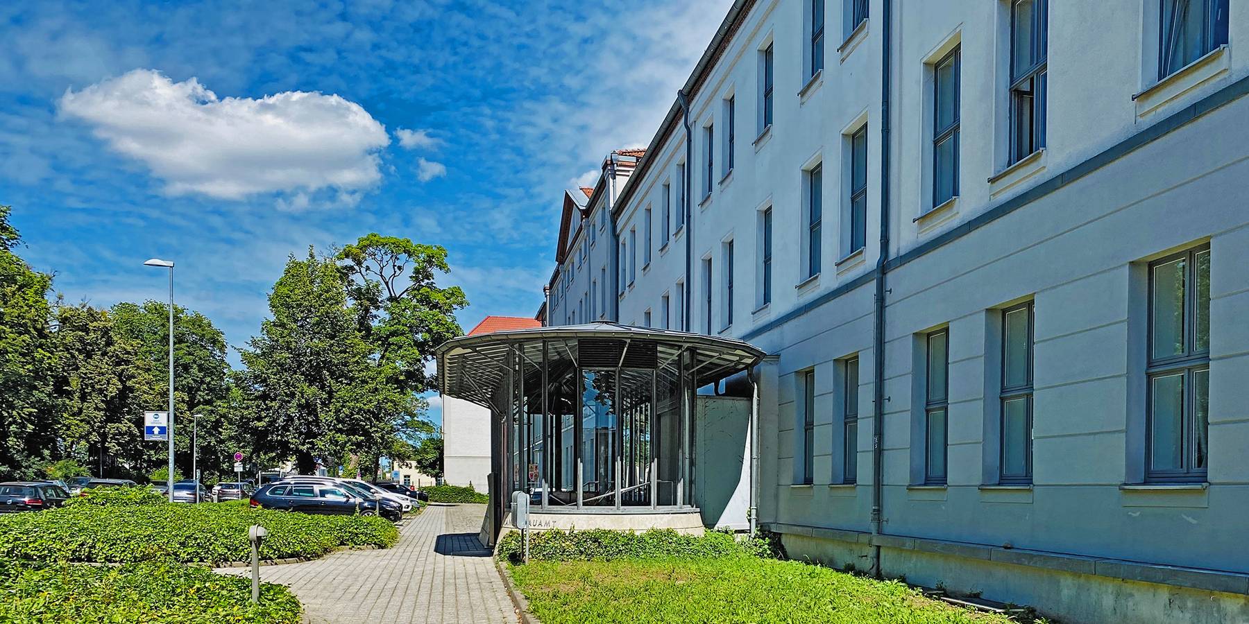 In der Werderstraße 4 ist das SBL untergebracht. Das Gebäude war bis zur politischen Wende in den 1990er Jahren Teil der Werderkaserne und wurde seit seiner Erbauung 1870 militärisch genutzt. © 2020 Christian Hoffmann, FM MV