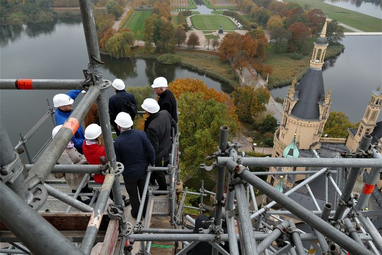Vollsperrung der Knüppeldammbrücke im Schlossgarten Schwerin ©2020 Staatliches Bau- und Liegenschaftsamt Schwerin