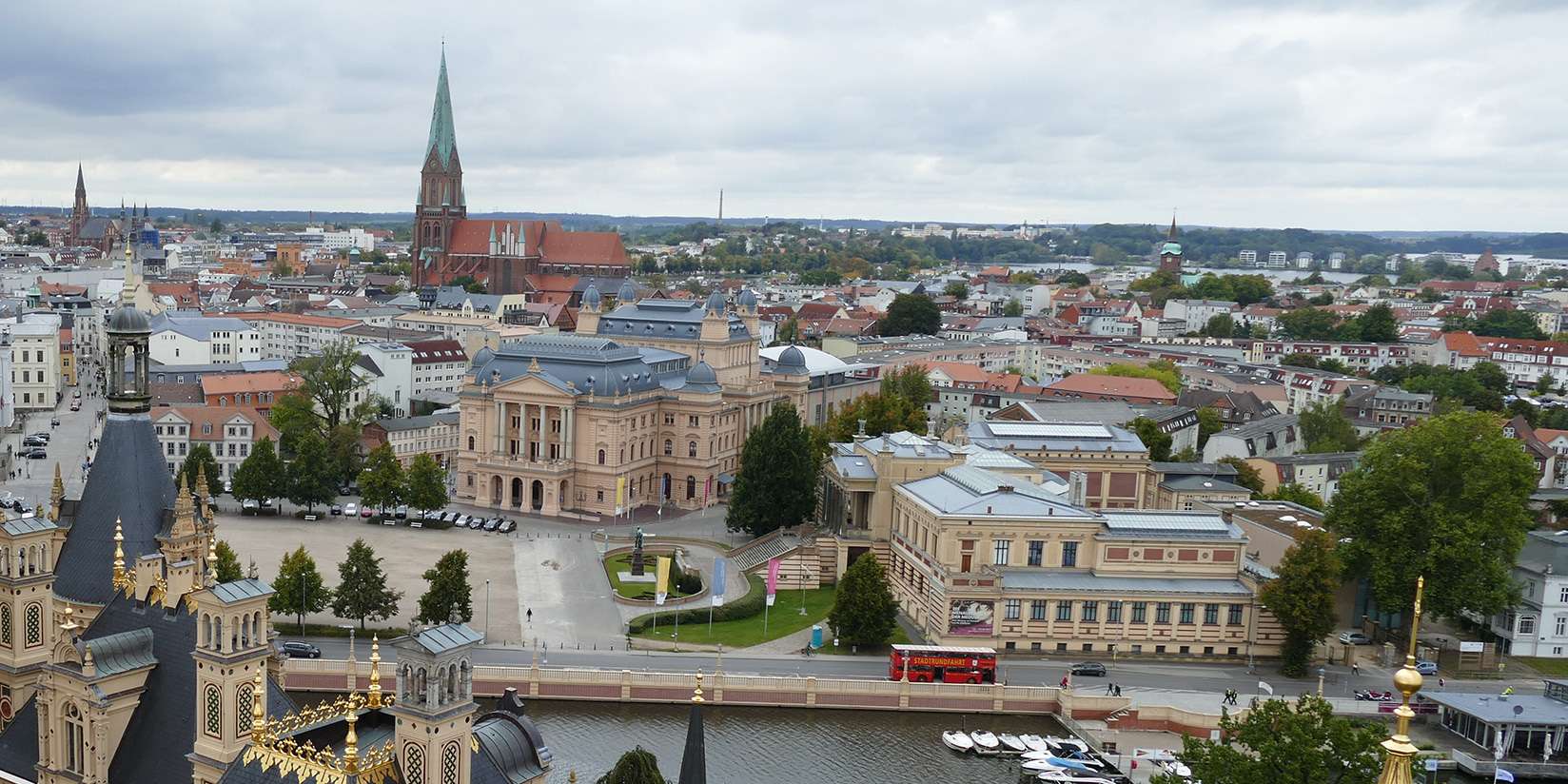 UNESCO-Welterbe soll es werden - arbeiten im baukulturellen Erbe inmitten der Landeshauptstadt Mecklenburg-Vorpommerns. © 2020 Staatliches Bau- und Liegenschaftsamt Schwerin