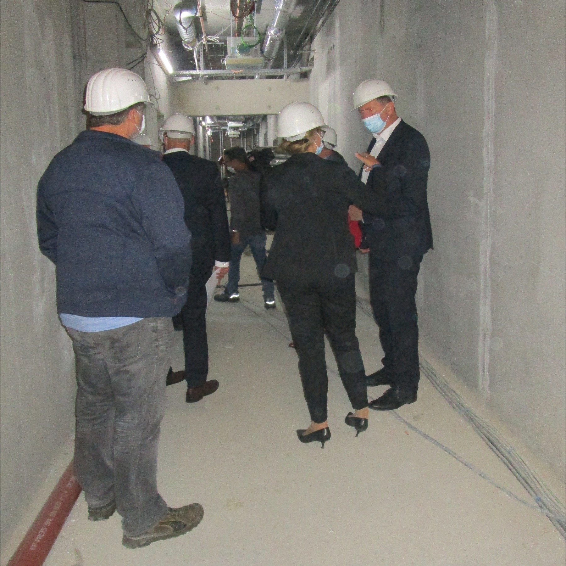 Flur im Obergeschoss: der Rohbau ist fertig, nun geht es an den Ausbau und die Technische Ausstattung des Gebäudes © 2020 SBL Greifswald